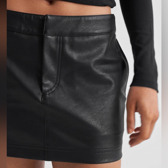 All Things Golden - THE PEBBLED™ VEGAN LOW RISE MINI SKIRT - Picture 1 of 7